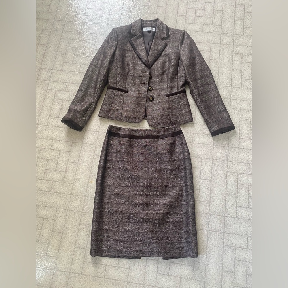 Tahari 2 piece suit - metallic tweed